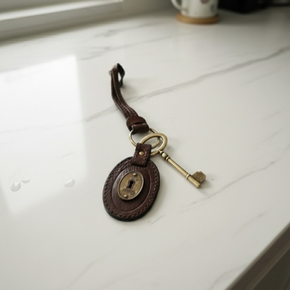 Fossil Vintage Dark Brown Leather Key Fob with Brass Key Charm - Picture 2 of 7